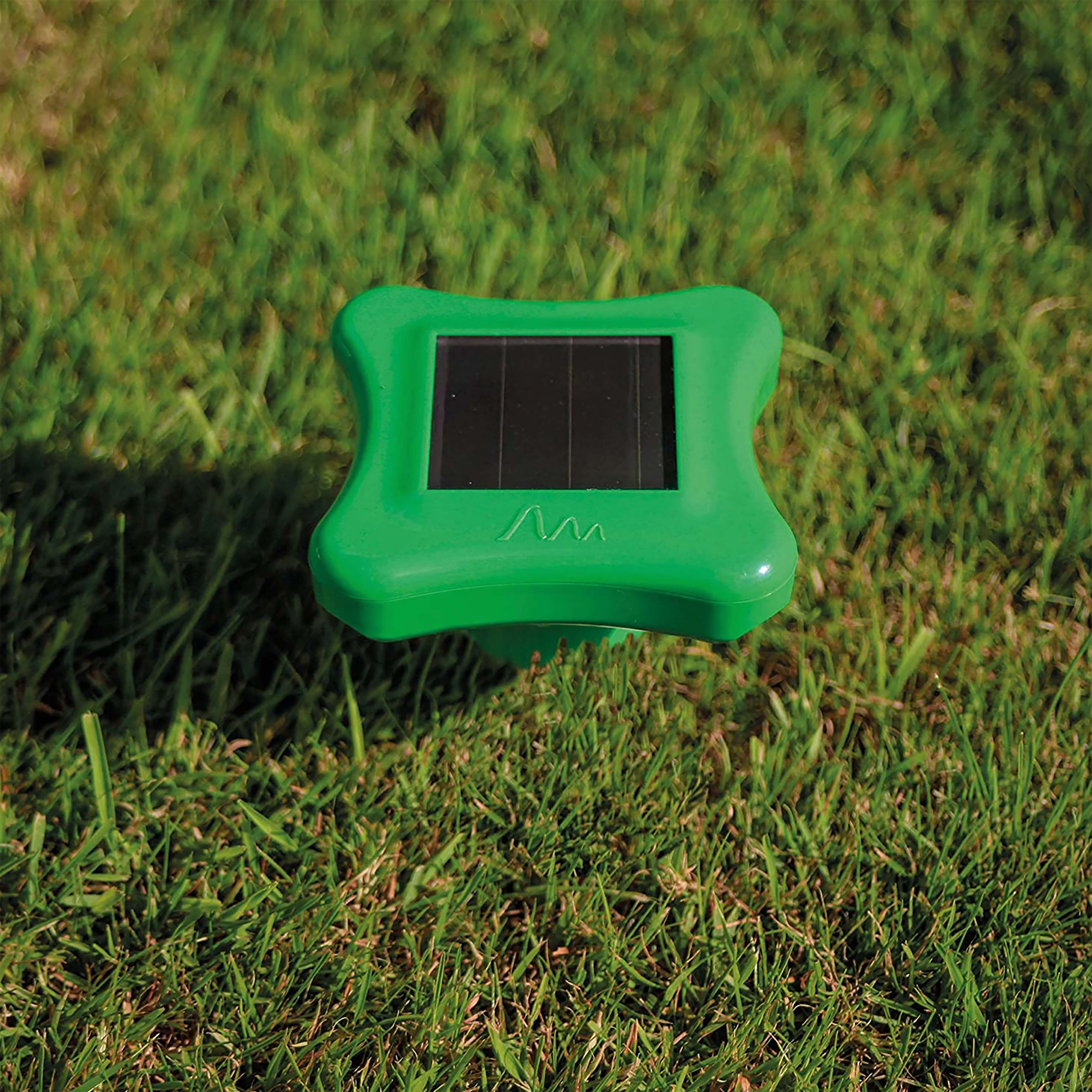 Schützen Sie ihren Garten und Ihre Beete mit einer Solar Maulwurfs-Abwehr von Gardigo. 