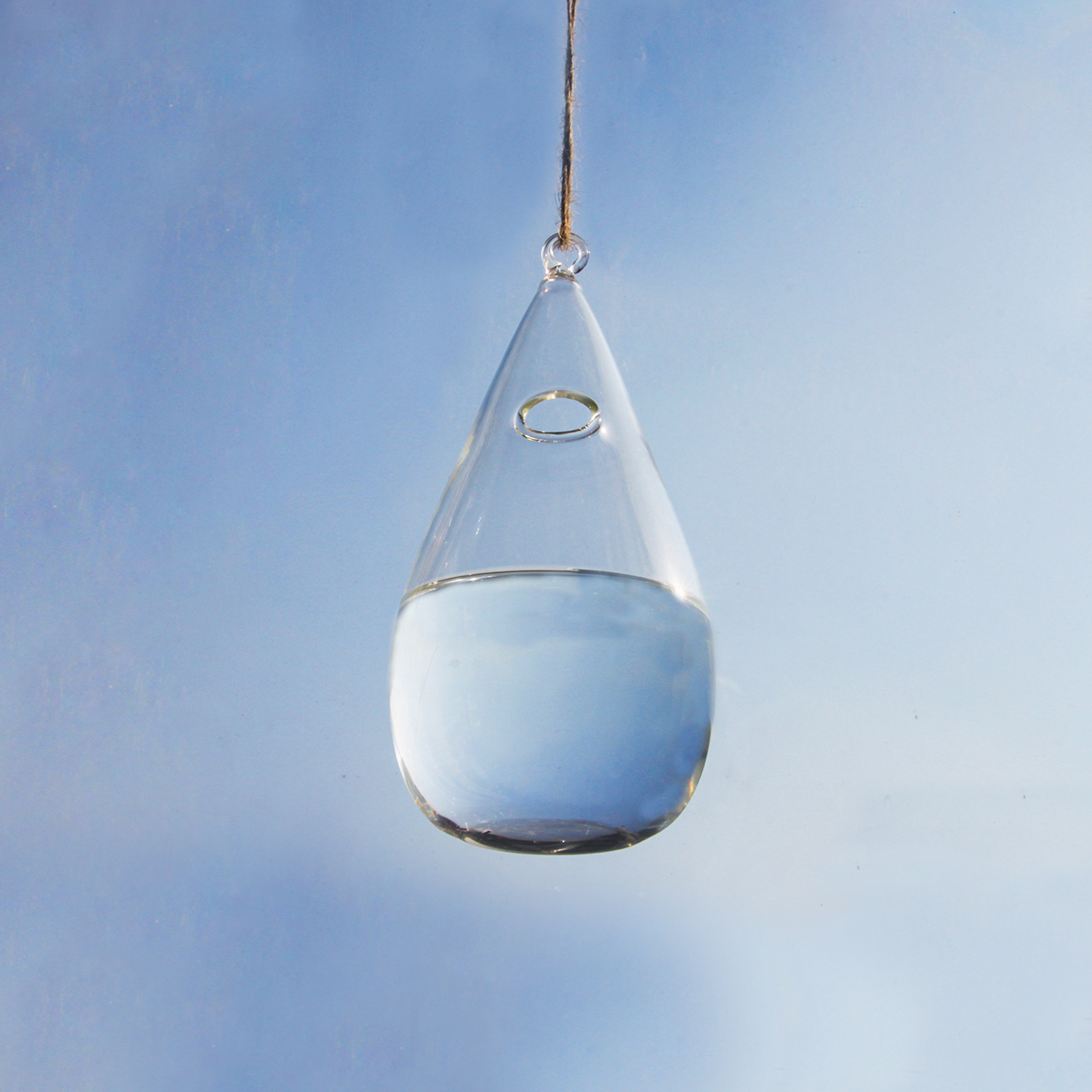 Mit dem Fliegen-Frei Glas hat Gardigo ein einfaches Hausmittel nun in ein formschönes, dekoratives Design gebracht.